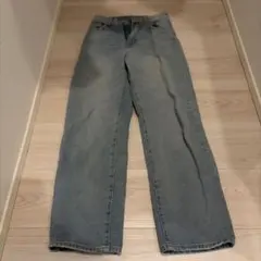 淡いブルー ストレートデニム