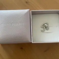 JINEO PEARLS パール　アルファベットRブローチ