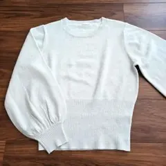 GUジーユー　ラメパフスリーブセーター　長袖　ホワイト系　M