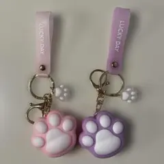 肉球キーホルダー　色違い2個セット