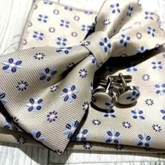 ☆蝶ネクタイ チーフ　カフス　小花柄　ベージュ　結婚式　　小物　Qhi