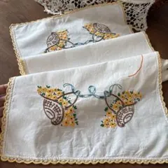 SALE❣️フランスアンティークஐ⋆*黄色の花籠刺繍の可愛いクロス