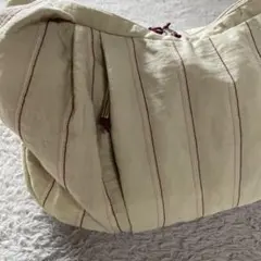 美品adidas❤️ベージュ色ショルダーbag❤️可愛いさプラス❤️トレーニング．ジム