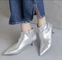 ローリーズファーム　シルバー ポインテッドトゥブーツ