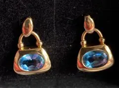 青色宝石のフープ型ピアス