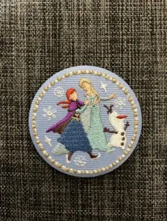 ディズニー刺繍缶バッジ　アナと雪の女王