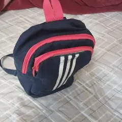 adidas キッズ ネイビー レッドショルダーバッグ