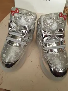 キッズデザインシューズ【シルバーカラー】