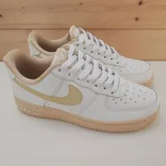 ナイキ ウィメンズ エアフォース1 ロー '07 ベージュ 24.5cm
