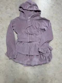 パーカーとミニスカートのセットアップ