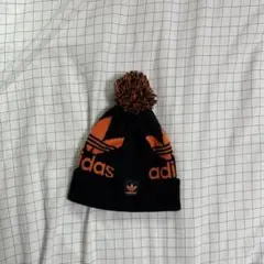 adidas ポンポン付きニット帽 黒・オレンジ