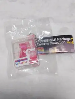 ベアブリック カプセルトイ パッケージチャームコレクション2 クリアレッド