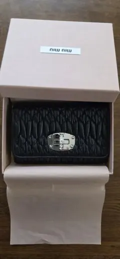 MIU MIU 3つ折り財布　新品のサムネイル