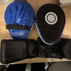 ボクシンググローブとミットのセット