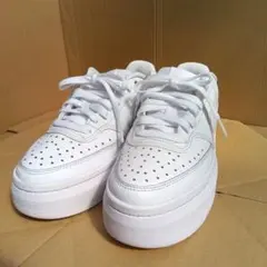 NIKE コートビジョン アルタ ウィメンズシューズ　ホワイト 24cmのサムネイル