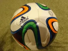 サッカー公式球　ブラズーカ　５号級 Amazon | adidas(アディダス) ブラズーカ トレーニング5号球