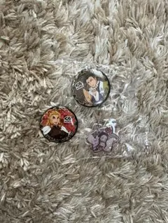 鬼滅の刃 くら寿司　アクリルキーホルダー ・缶バッジ3個セット