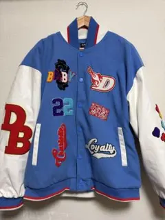 刺繍ロゴ付き青スタジャン