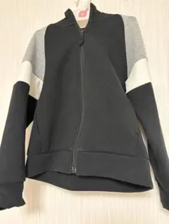 UNIQLO フルジップパーカー 130cm