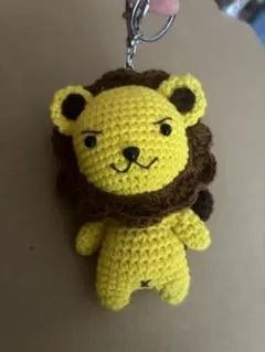 ライオン　キーホルダー あみぐるみ　ハンドメイド　プレゼント　可愛い ぬいぐるみ