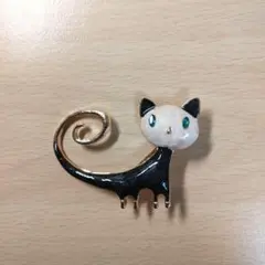 猫モチーフ ブローチ ゴールドカラー エナメル調