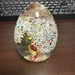 イイノナホ クローバー 卵型ガラスペーパーウェイト - メルカリ