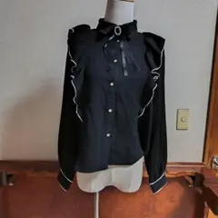 INGNI　ブローチ付き　フリル　ブラウス