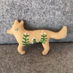 羊毛フェルト ブローチ