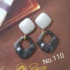 No.110 グレースクエアとダークグレーのピアス イヤリング