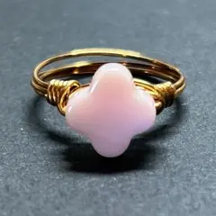 WR282G 天然石 ワイヤーリング クイーンコンクシェル クローバー