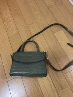 クロコダイル風グリーンショルダーバッグ
