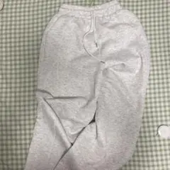 ライトグレー ジョガーパンツ