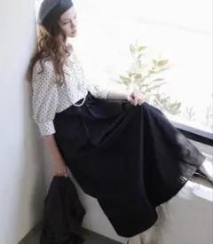 新品未使用　tiara黒のプリーツロングスカート タグ付きのサムネイル