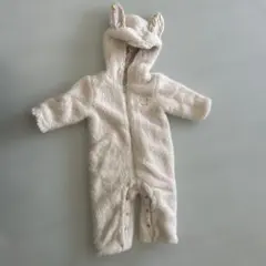 フード付きクリーム色アウター