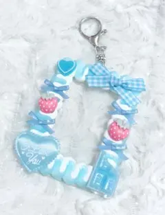 トレカキーホルダー ホイップデコ 硬質ケース いちご 水色