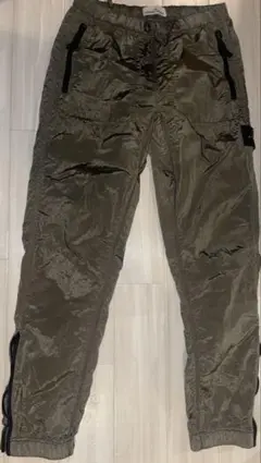 STONE ISLAND ゴールド イリディセント カーゴ パンツ Mサイズ - メルカリ