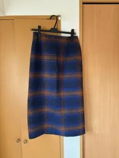 青とオレンジのチェック柄タイトスカート