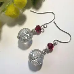 ハンドメイドピアス　2423　　　　　アンティーク調ビーズとボタンカットビーズ