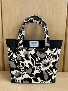 大きな花柄☆あおりポケット付き☆ハンドメイドトートバック☆サブバック☆