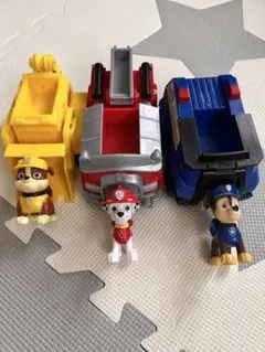 パウ・パトロール フィギュアと車両セット
