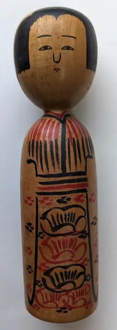 ⭕️伝統こけし　木地山こけし　⭕️超レアな自作赤色菊花ロクロ線模様　小椋久太郎 こけし 伝統こけし ⭕️レアな一位材のロケット型 木地山 現代の