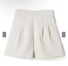 タックショートパンツ