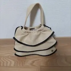 アンパサンドフリルデザイン ベージュハンドバッグのサムネイル
