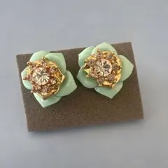 新品キラキラお花ピアス