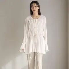 LOWRYS FARM シャーリングブラウス