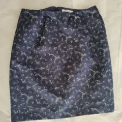 半額セール !! Natural Beautyネイビー 花柄 タイトスカート