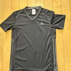 adidas Vネック Tシャツ Mサイズ