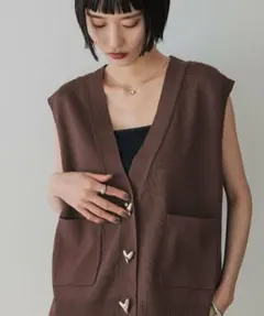 【超美品】LOWRYSFARMデコボタンVベスト ニット ジレ