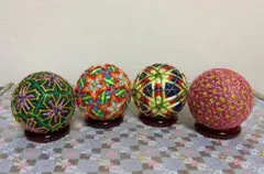 カラフルな刺繍の手毬4個セット