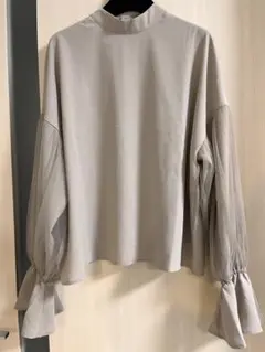 未使用。ベージュお袖ふんわりブラウス